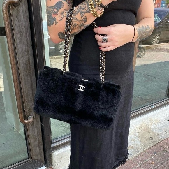Chanel Black Rabbit Fur Shoulder Bag in like new condition - Picture 10 of 12